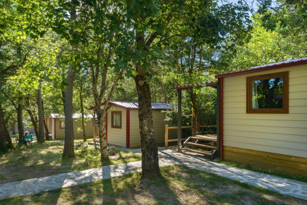 Bungalow para dos en Valle de Hecho, en Borda Bisaltico camping en Pirineos