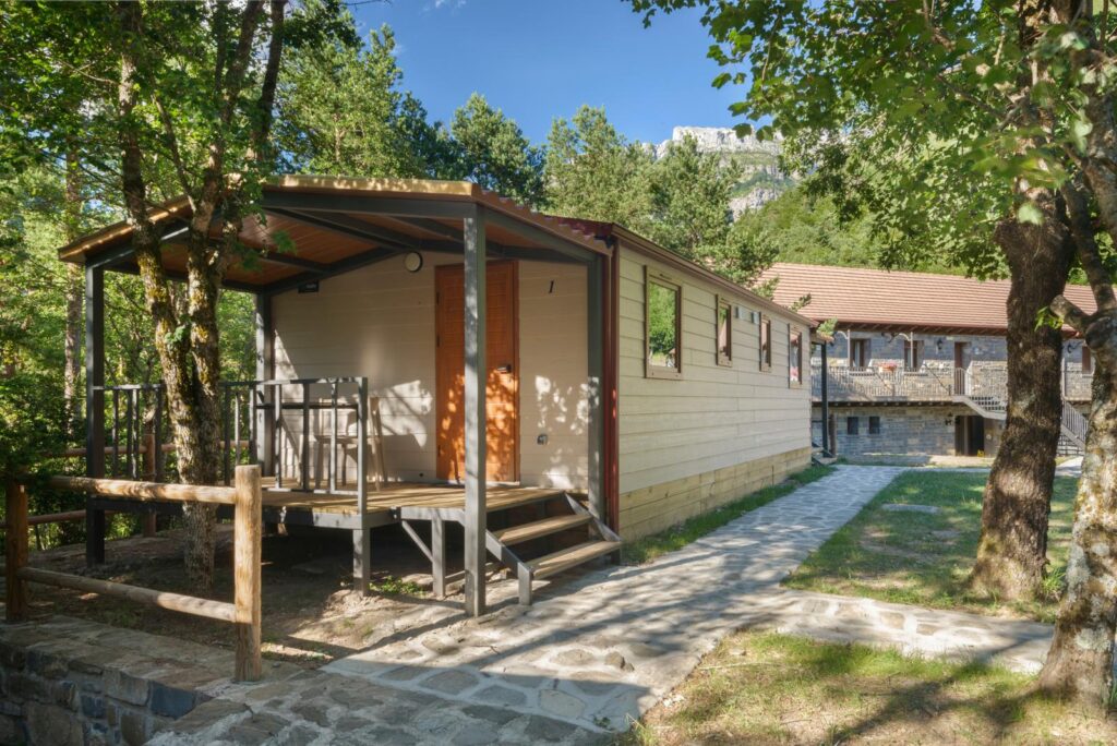 Bungalow para dos en Valle de Hecho, en Borda Bisaltico camping en Pirineos