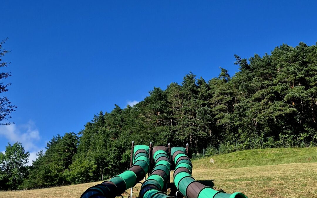 diversión con toboganes en el Valle de Hecho